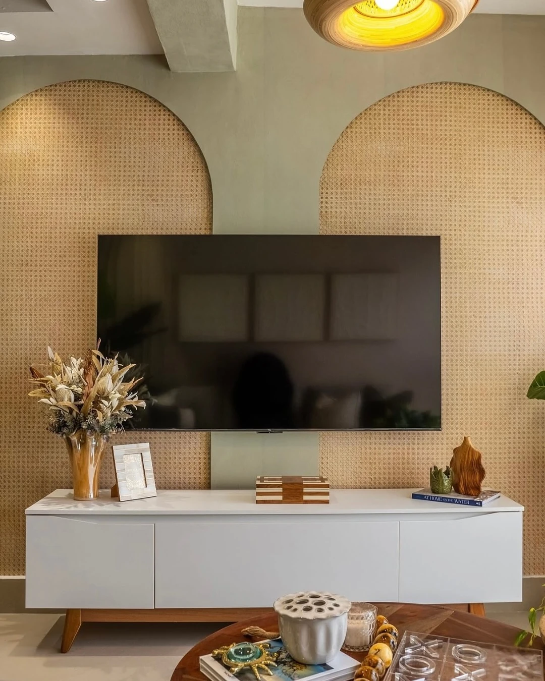 Proyecto real con papel tapiz y piezas decorativas